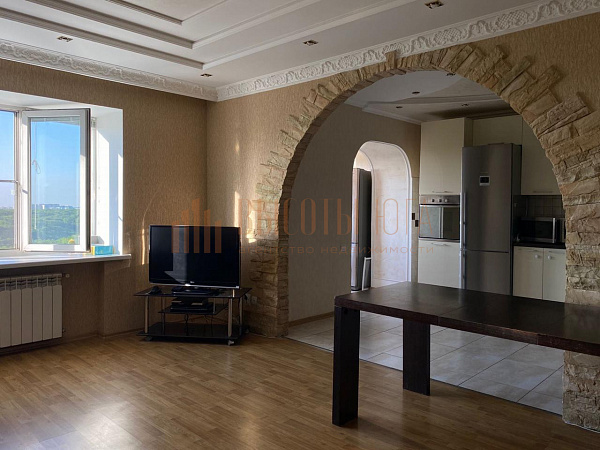 Снять 3-к квартиру, 104 кв.м., Ленина ул., 397а